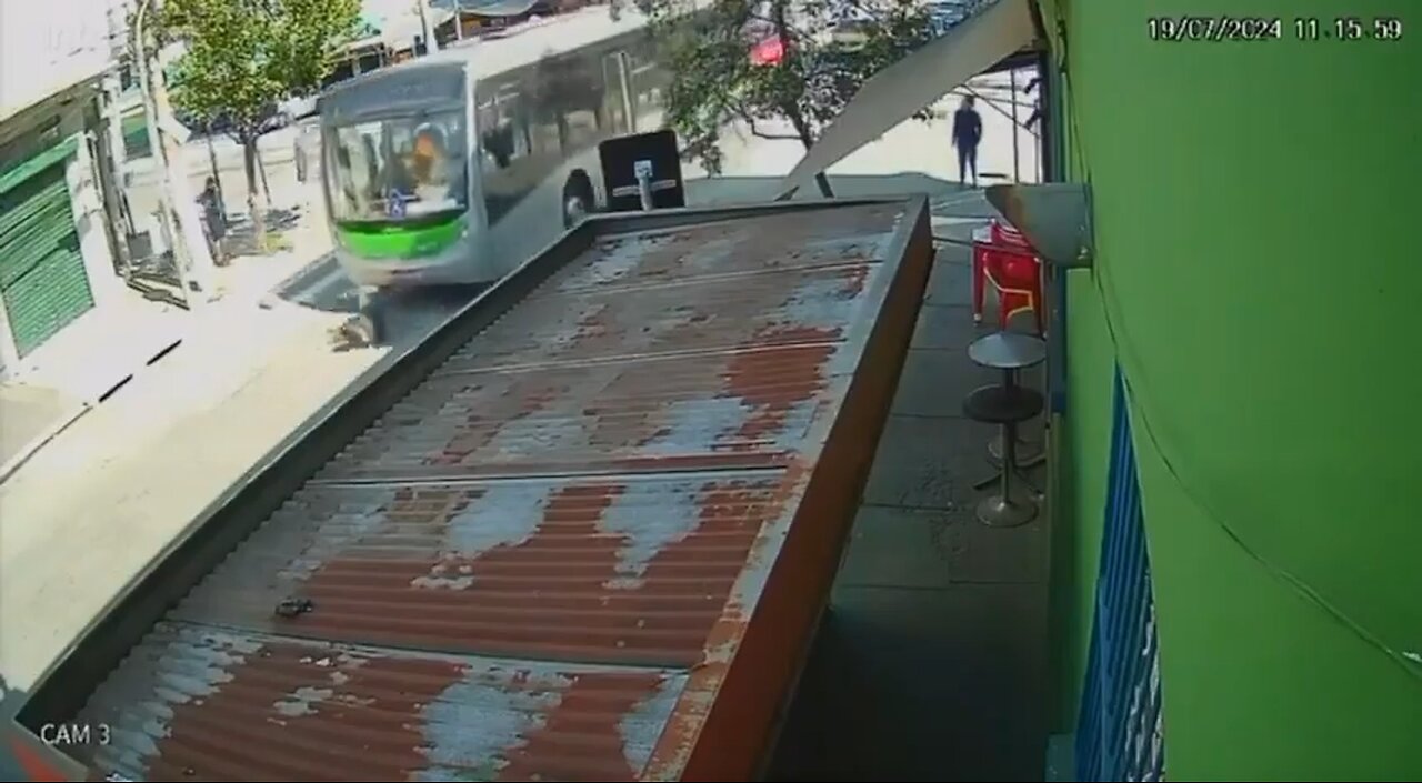 Thief gets hit by a bus insta karma