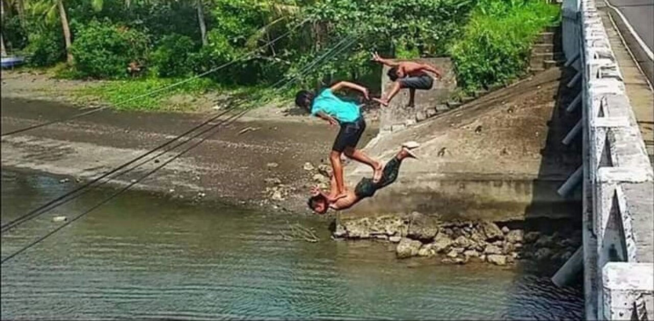 VÍDEOS ALEATORIOS 12 - CAVEMAN 400, GAÚCHO E SAD PUTIN