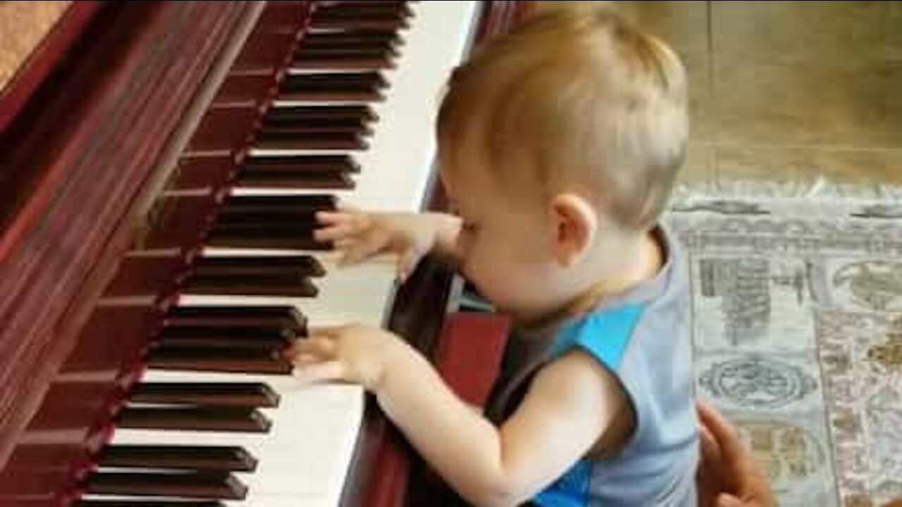 À un an, cet enfant est un virtuose du piano