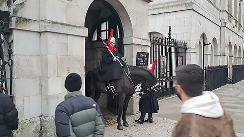A different changing of the guard foot soldier's change over arches #thekingsguard