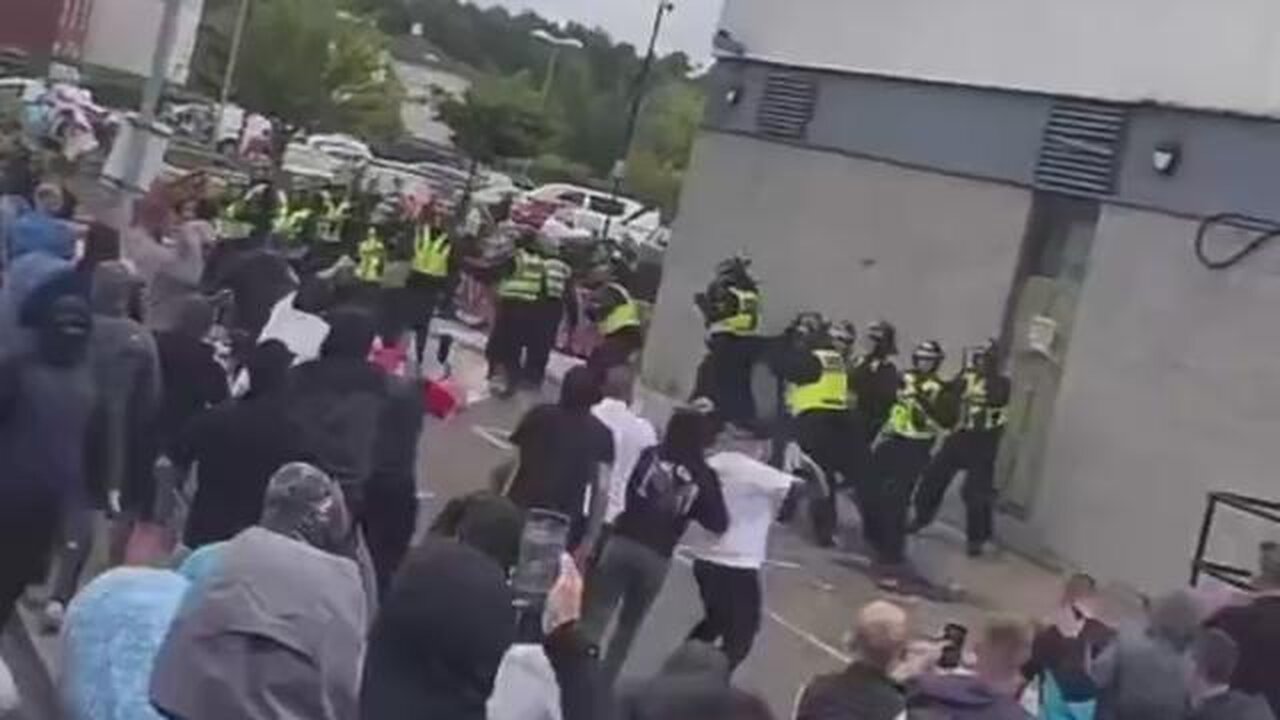 Police are now getting stoned by the British outside a migrant hotel