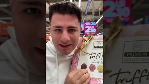 AM GASIT CELE MAI SCUMPE BOMBOANE DE CRACIUN #oguritamica #mancaciosul #mancare