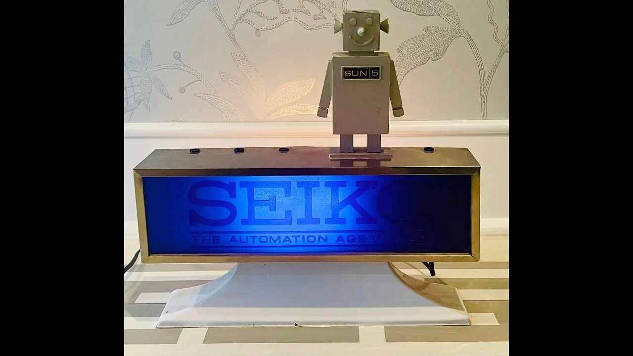 Here’s something you don’t see everyday Seiko Robot Store Display 🧐
