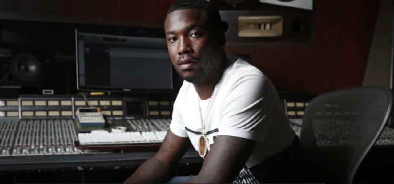 Meek Mill says kicked out of Cosmopolitan