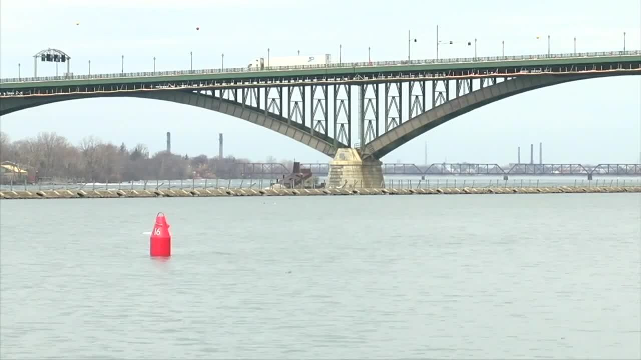 Families separated by a bridge want answers from Biden, Trudeau