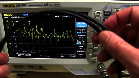EEVblog #343 - Spectrum Analyser Tracking Generator Tutorial
