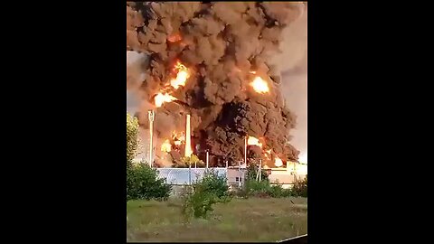 🇷🇺🔥 WOW 😲 That's Huge: Lukoil's Kalachevskaya oil depot blew up from Ukrainian drone strikes