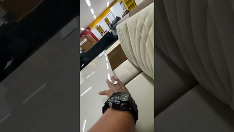 A mesa de jantar Larissa é o modelo ideal para receber as suas visitas e praticar boas refeições.