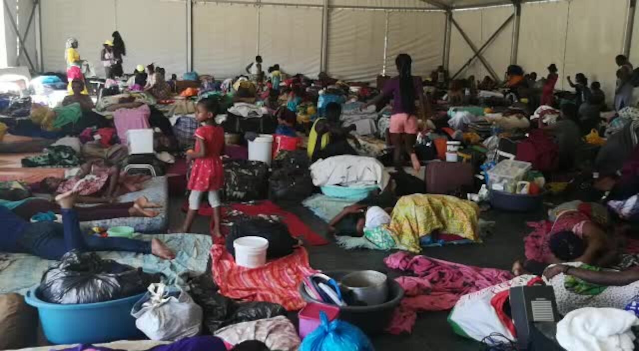 WATCH: Cape refugees in middle of De Lille, City squabble over ablution facilities (TEW)