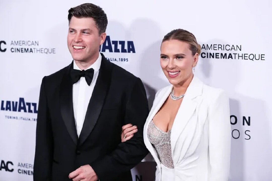 Scarlett Johansson And Colin Jost's - Scarlett Johansson Husband Latest Interview