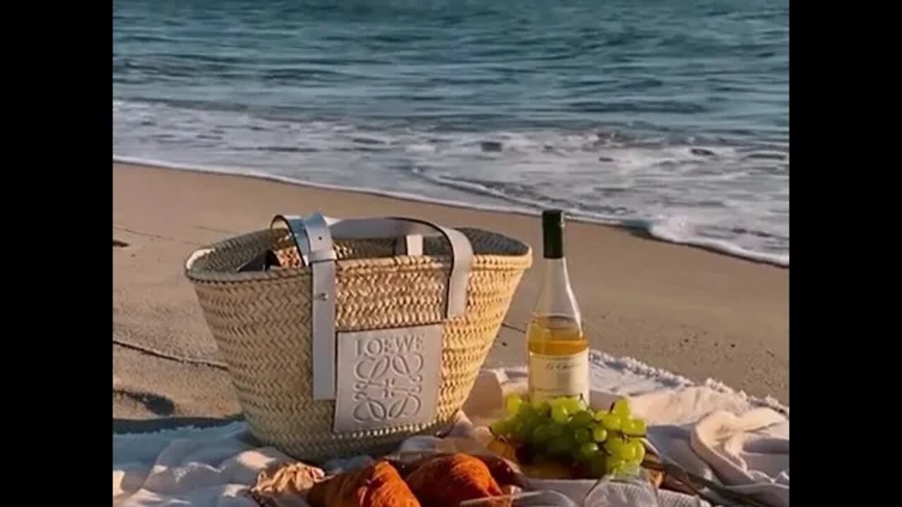 Picnic at the beach | @barahshana on IG🍾🥐 #shorts #picnic