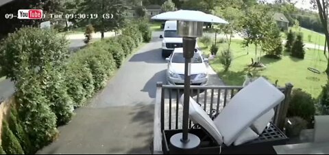 Little girl escapes coyote attack
