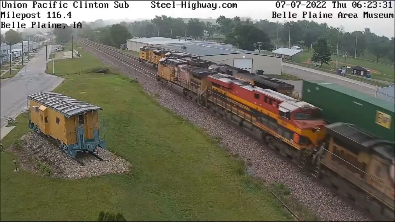 EB Intermodal and Manifest have a Race in Belle Plaine, IA on July 7, 2022 #SteelHighway
