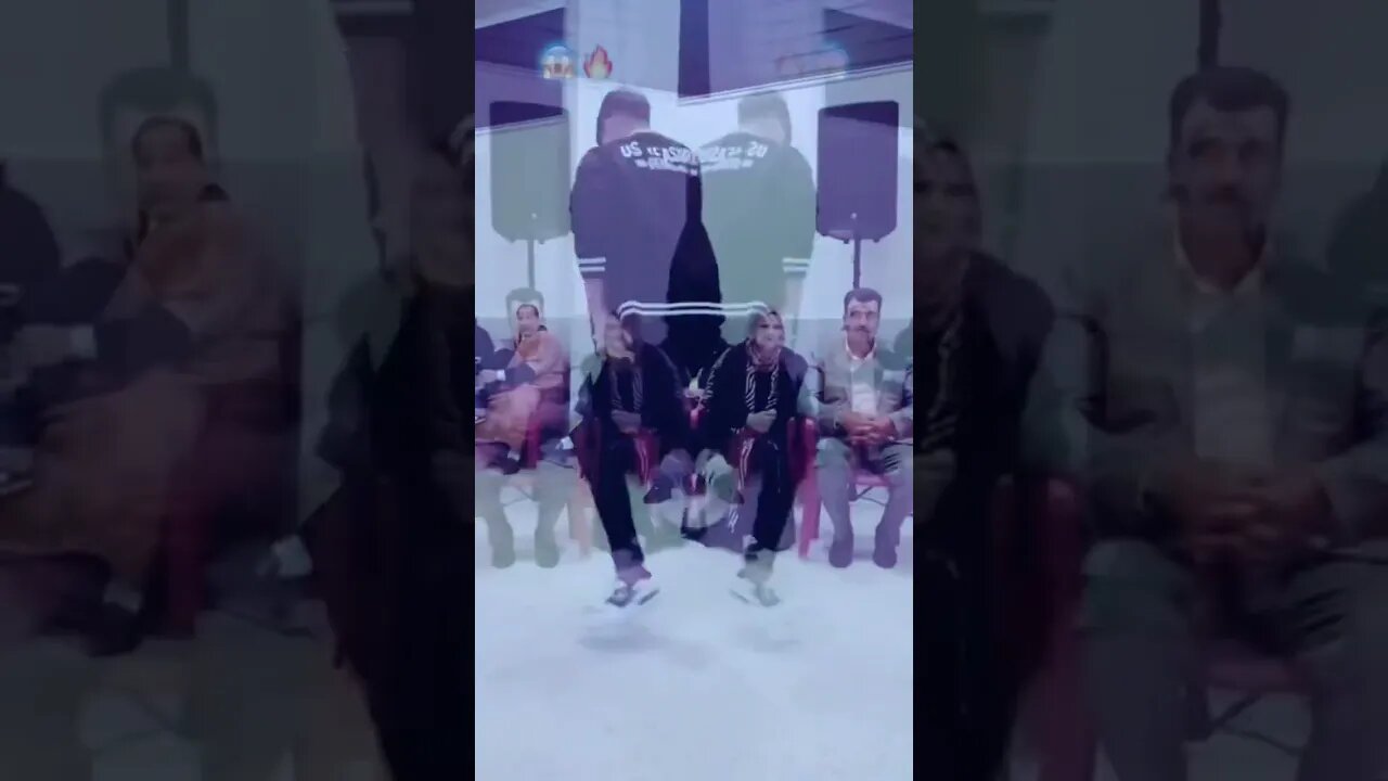 أنا أفضل راقصة دبكة في العالم. أتحدا أي شخص أن يتحداني. لا أحد يستطيع أن يقترب. بواسطة الله.