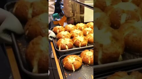 Creamy Garlic Bread. Pls like&Subscribe. #food #shorts #mukbang #short #foodie #streetfood #short