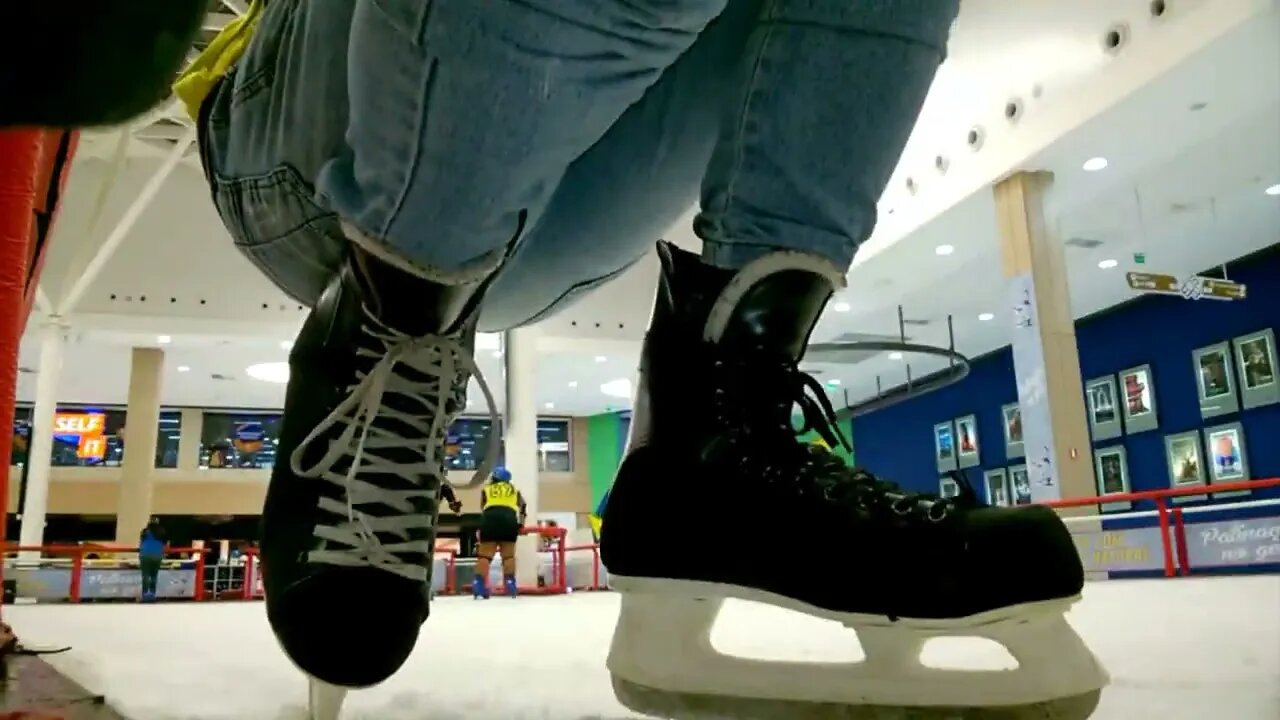 PATINAÇÃO NA PISTA DE GELO QUANDO EU TTRABALHAVA DE MONITOR-VÍDEO 2