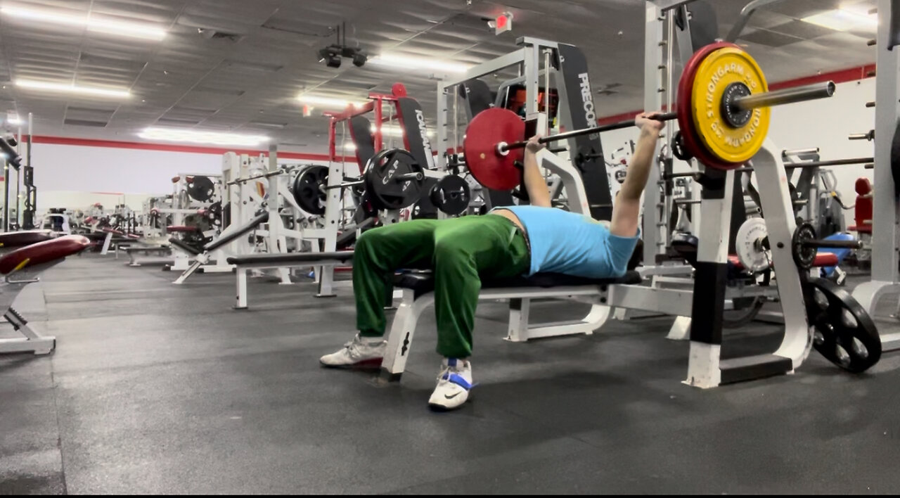 Bench Presses 102.5KG/226LBs for 5 Reps