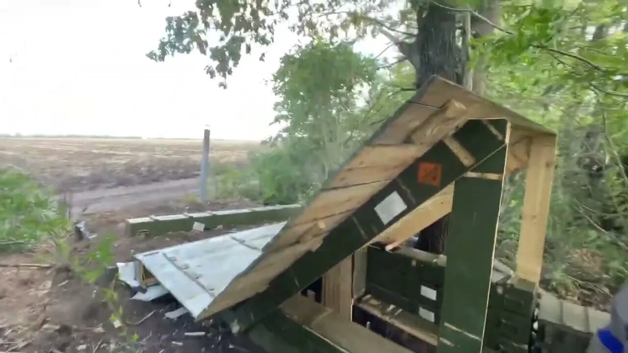 During Russia's retreat from Balakleya and Izum , the AFU stumbled upon a Russian bathhouse in trenc