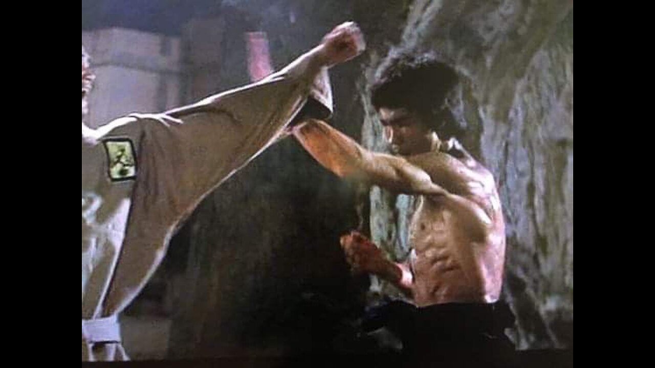 Cross kick Studio Films Bruce Lee Enter the Dragon