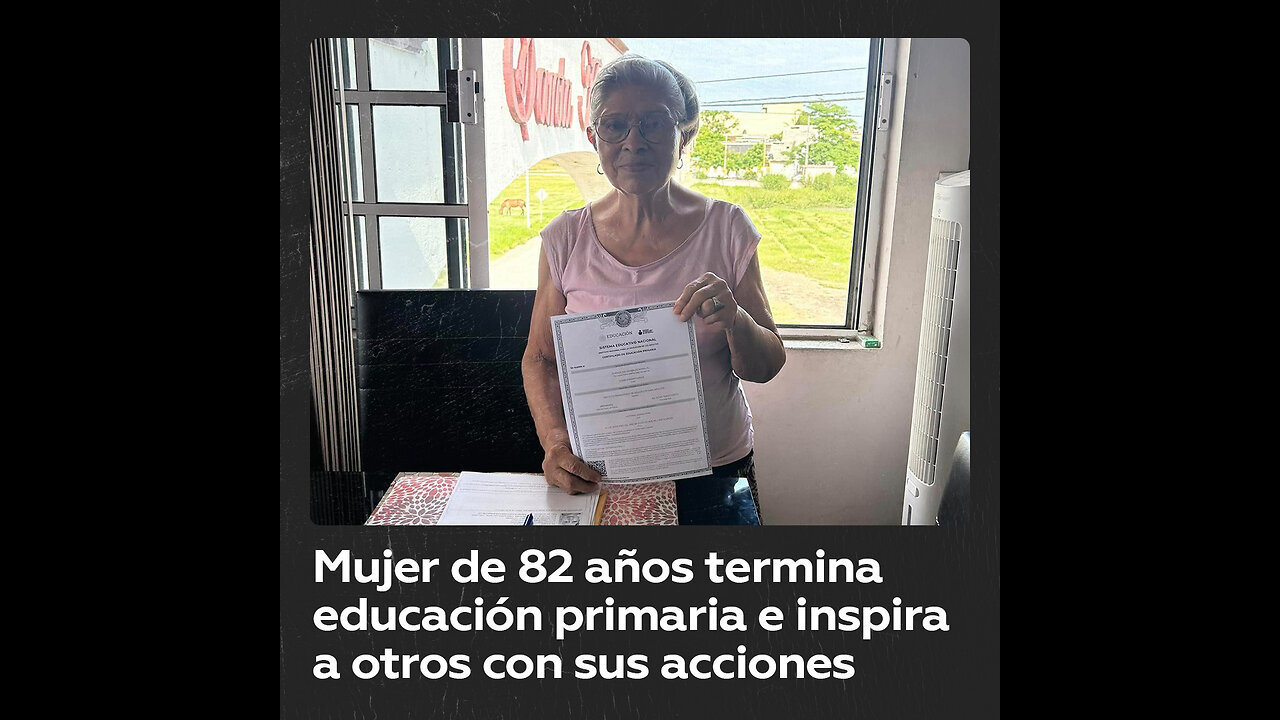 Anciana recibe su diploma de egresada de primaria a los 82 años