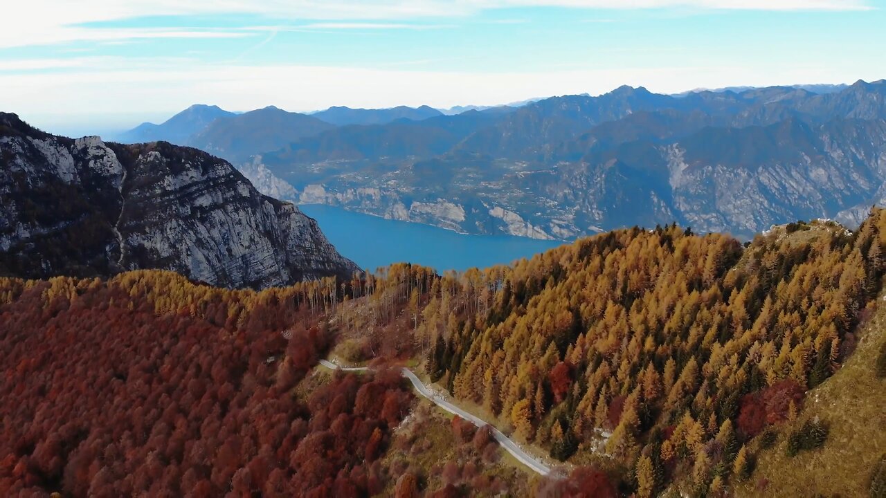 Epic Nature Scenes: Stunning Footage of Majestic Waterfalls, Flowing Rivers, and Towering Mountains