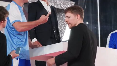 50 YouTubers Fight for $1,000,000 Challenge!