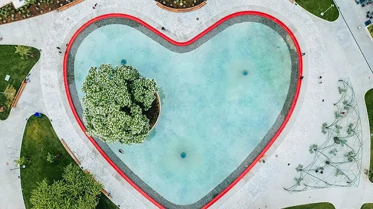 Toronto Love Park Fountain Water Turns Green