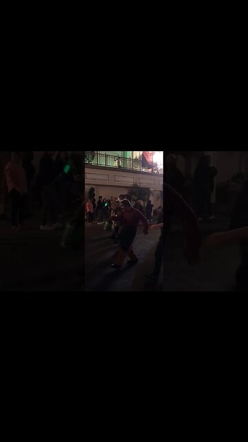 Scare actors get the crowd into the act in the Gore-ing 20s scare zone #knottsscaryfarm #scarezone