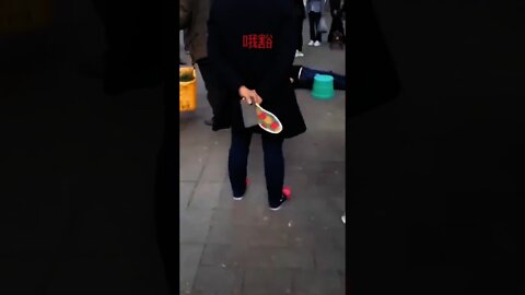 Man Collapses on the Street 重庆又見隨地倒