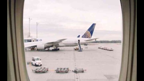 Federal Judge Temporarily Blocks United Airlines’ Vaccine Mandate