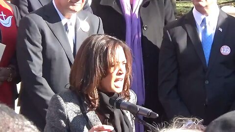 🚨 Unearthed Video Shows Kamala Harris Snapping Over “Merry Christmas”