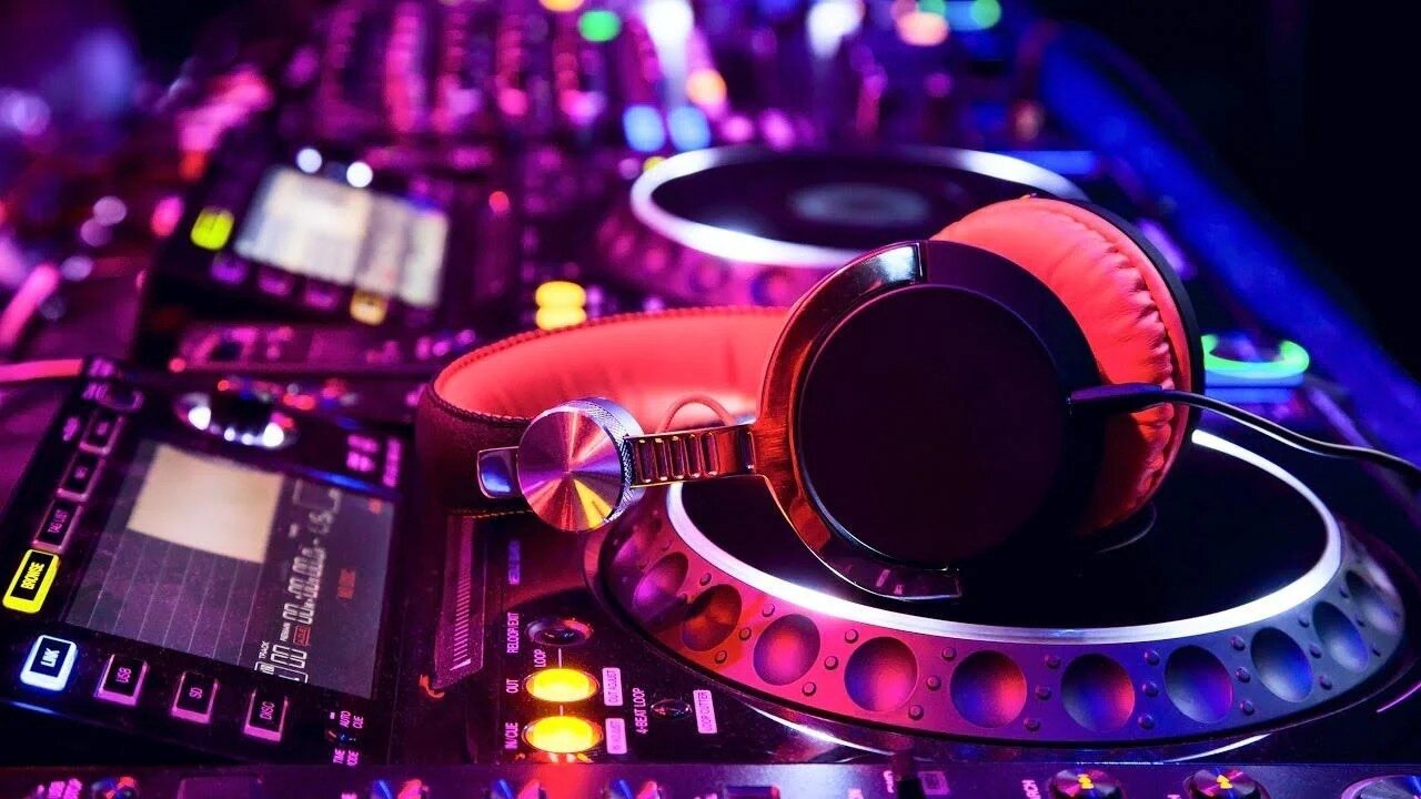 Electronic Chillout Vibes4: Relax and Unwind with Soothing Beats