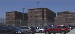 Prisons and wardens to get COVID-19 vaccine priority