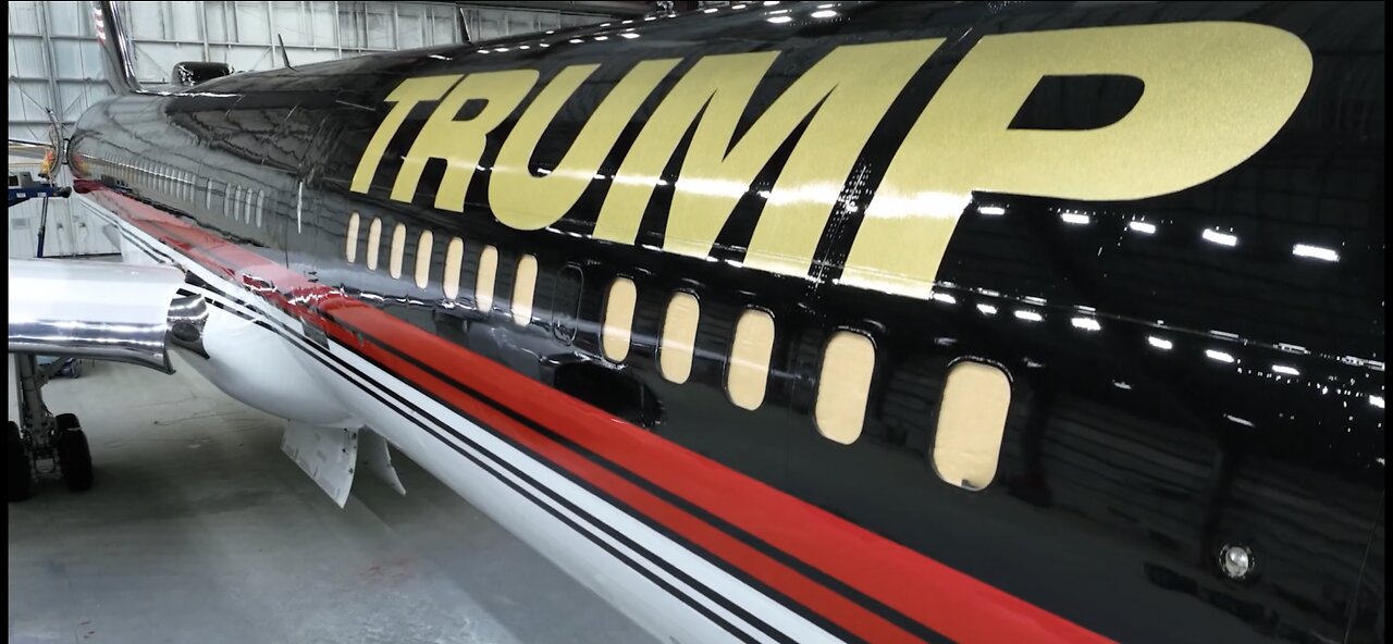 Trump Force One N757AF gets new redesigned paint job