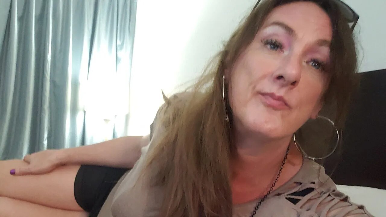 webcamming trustafarian// thumbs up are appreciated