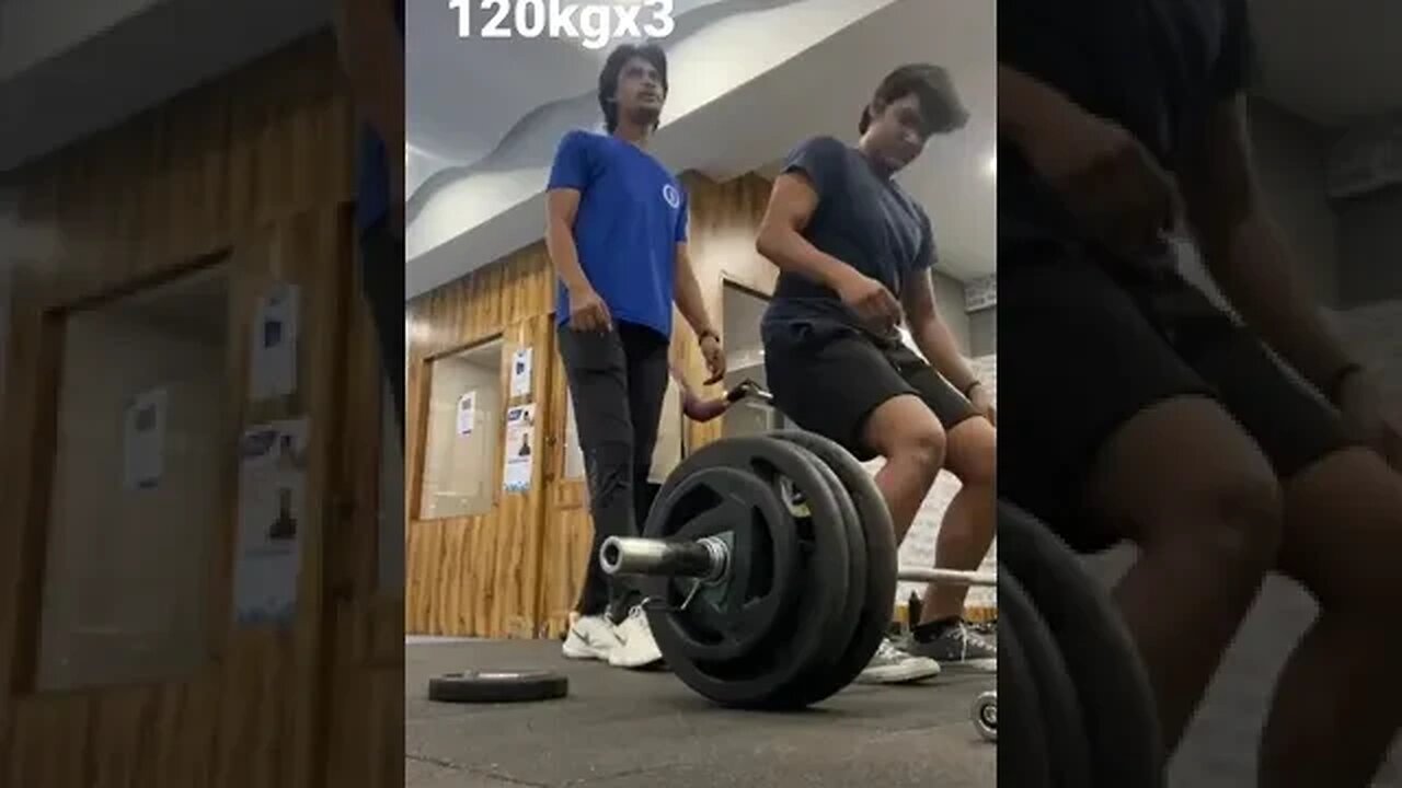 You won't believe this man got an heart attack at gym after lifting heavyweights ðŸ˜#gym #heartattack