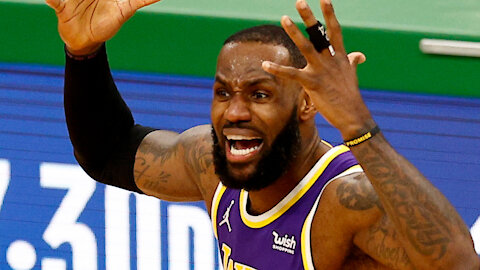 Anti-LeBron Fan Kicked Out Of Lakers Game For Holding Up Shirt Insulting James' Mom, Delonte West