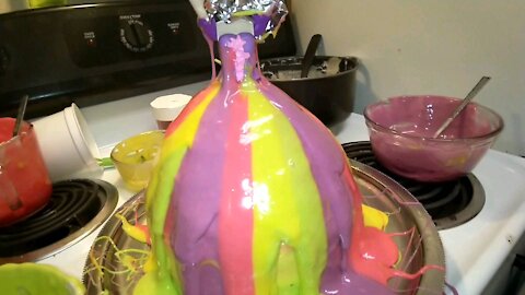decorating a cake for my bestie's 3 year old girl