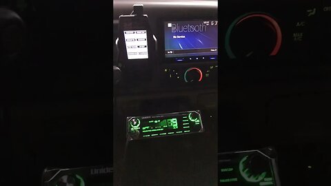 Uniden 885 Hybrid CB/Scanner is installed..