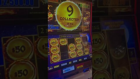 Tiniest Hands At The Casino Lands The Largest Jackpot #casino #lasvegas #slotmachines