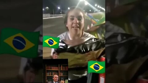 Segurança do Plácido da Alvorada trás lanche para o povo brasileiro!