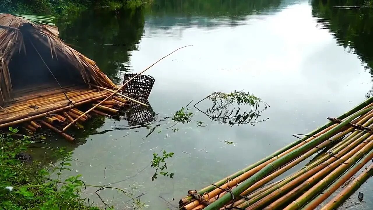 Enjoy nature, fishing and cooking: Surviving Alone10