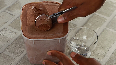 Creamy homemade chocolate ice cream! Super simple and fast
