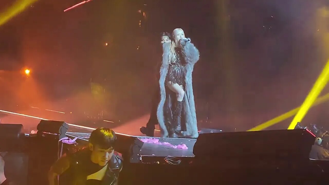 BlackPink in Houston 2nd show song Hard to Love Rose` solo Shortened