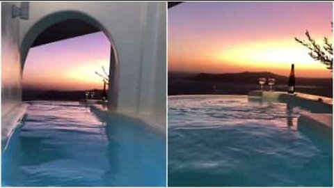Den privilegerte solnedgangen fra et hotell på Santorini
