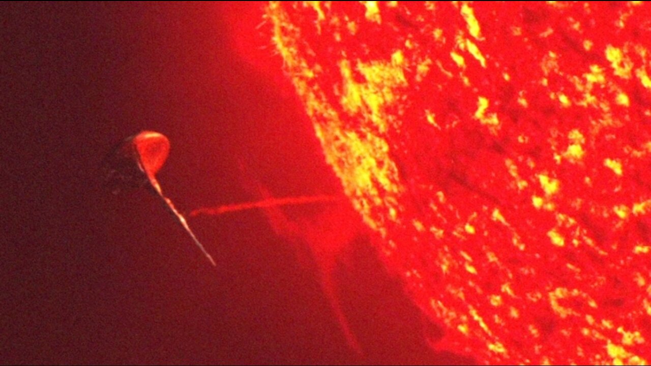 MOTHERSHIP UFO CHARIOTS OF GOD ANGELS NEAR SUN 2012🕎Psalms 103:20 his angels that excel in strength