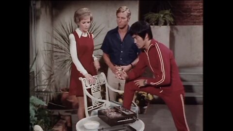 Cross kick Studio Films Bruce Lee Long Street