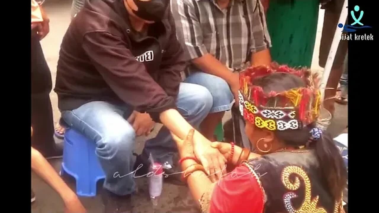 Pengobatan Ibu Ida Dayak | tangan retak dan bengkok disembuhkan