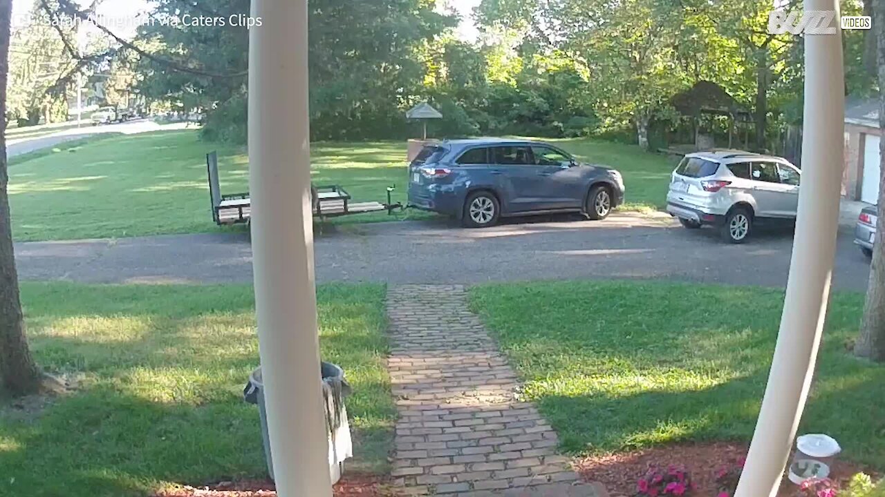 Un pneu se détache, prend de la vitesse et fait des dégâts 33