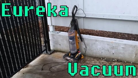 Dumpster Diving Garbage Picking Eureka Vacuum Found In The Trash